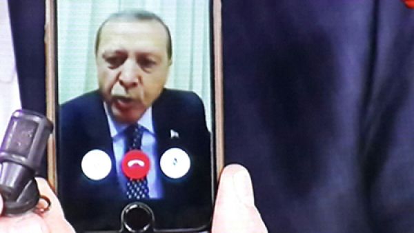 أردوغان بلغ قادة الجيش سلام أهالي الشهداء والمصابين وقادة الجيش - ارشيف