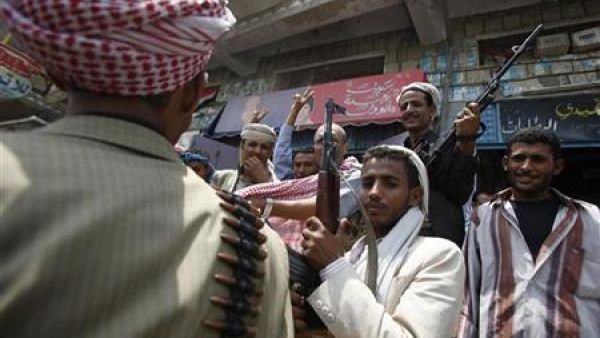 ويمنع الحوثيون وصول المستلزمات الطبية والإغاثية والمواد الغذائية وحتى المياه 