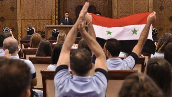 الاسد خلال استقباله المشاركين باللقاء العام للشباب السرياني في سوريا 