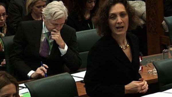 القضاء البريطاني يرفض مجددا إسقاط مذكرة الاعتقال بحق أسانج
