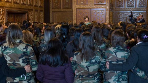 أسماء الأسد استقبلت مجندات ووالداتهن بمناسبة يوم الأم 