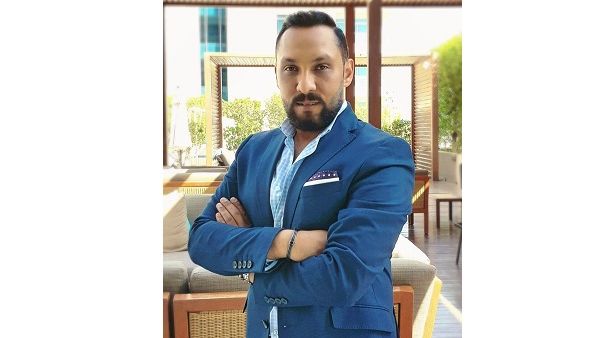 عاطف الاسكندراني، مدير إداره التسويق والمبيعات