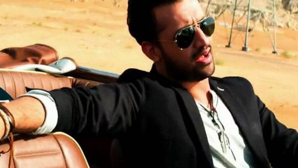 المغني الباكستاني عاطف إسلام