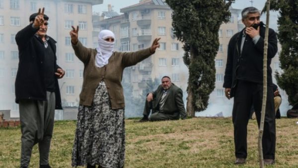 الشرطة التركية تقمع احتجاجات على منع التجول