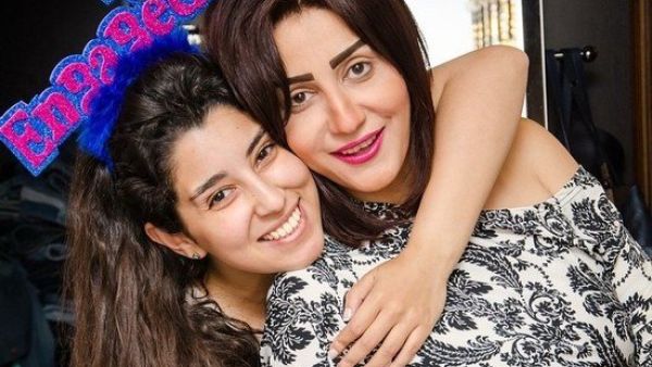 sisterly love between successful actresses Ayten and Wafaa Amer. (Hiamag)