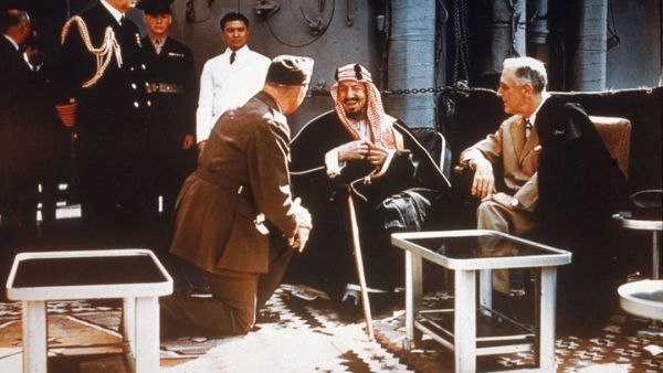 وحّد الملك عبد العزيز السعودية بشكلها الحالي عام 1932 وحكمها لغاية وفاته بالعام 1953  وحّد الملك عبد العزيز السعودية بشكلها الحالي عام 1932 وحكمها لغاية وفاته بالعام 1953