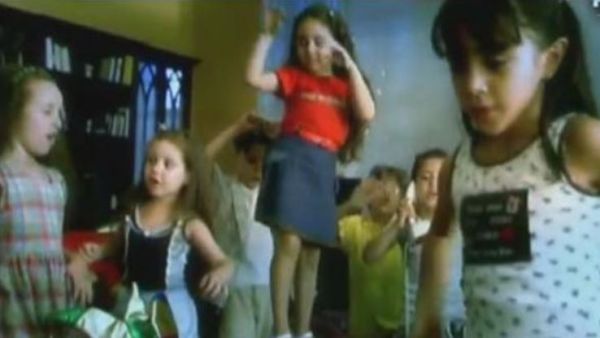 لقطة من فيديو كليب "بابا فين" 