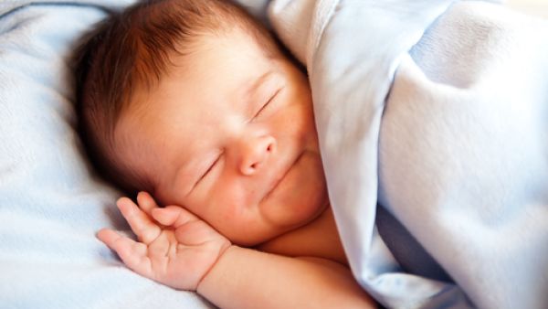 هدف الأطفال من البكاء حرمان والديهم من النوم وإجهادهم لمنعهم من الإنجاب