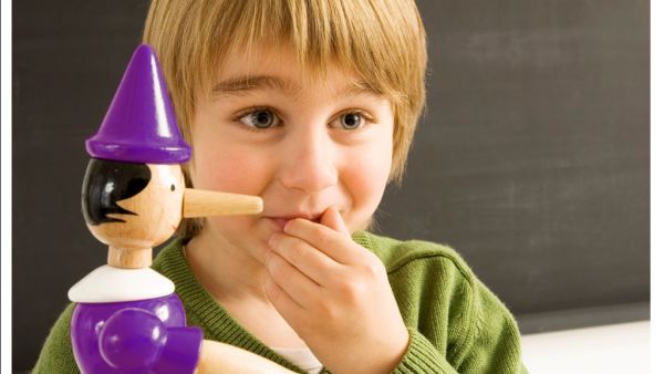 كذبه كنت مصدقها وانت صغير