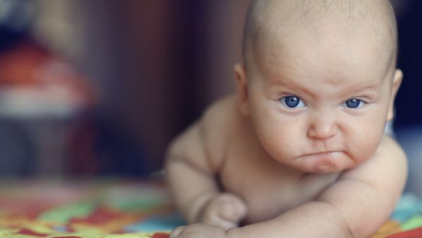عندما يولد الطفل يكون حجم الدماغ صغيراً و بعد ذلك ينمو دماغ الطفل بسرعة 