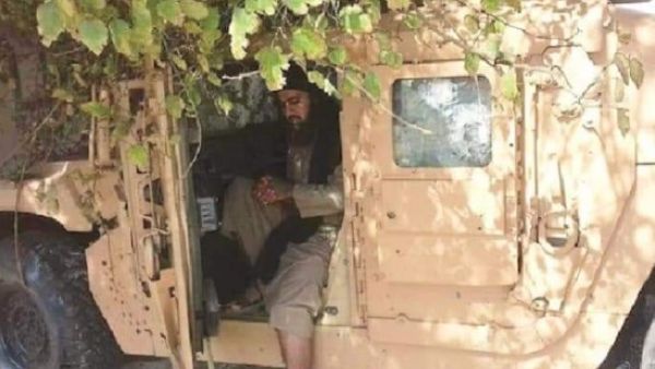 أنصار تنظيم الدولة وناشطون آخرون نفوا بشكل قاطع أن تكون الصورة عائدة للبغدادي