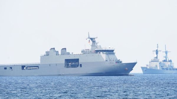 قالت وزارة الدفاع الصينية إنها أرسلت سفينة لتحذير السفينة الأمريكية لمغادرة المنطقة 