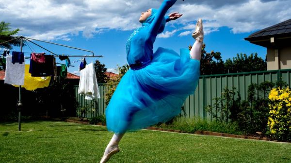 Stephanie Kurlow, a hijabi ballerina, is trying to raise funds so she can train full time at a professional ballet school. (Illawarramercury.com.au)