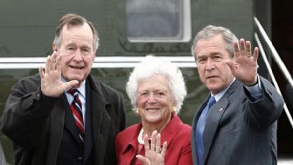 وترأس زوجها البلاد بين عامي 1989 و1993.