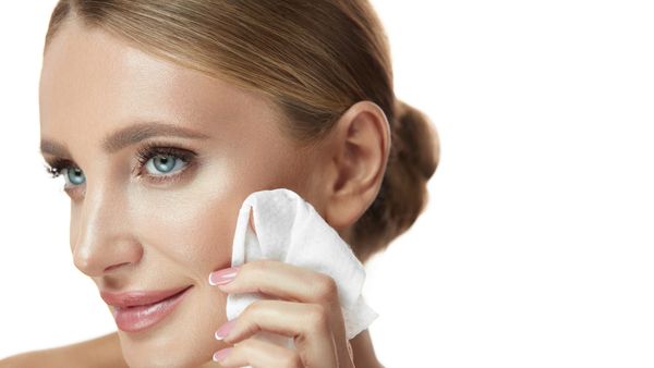 هناك بعض منتجات العناية بالبشرة التي تهدف فقط لأنواع معينة من الجلد (shutterstock.com)