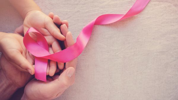 السرطان كلمة كبيرة يخشى سماعها الجميع سواء من المشاهير أو الناس العاديين