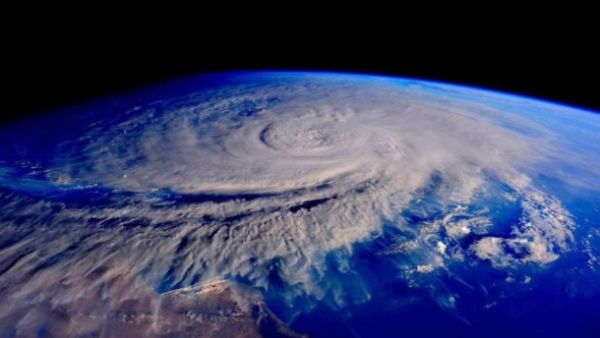 اليمن المنكوب بالحرب في مرمى الاعصار "تشابالا"