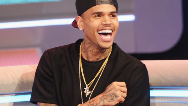 Chris Brown gives Tel Aviv beach-goers a different kinda performance before his scheduled Israel concert! (Justwhookid.com)