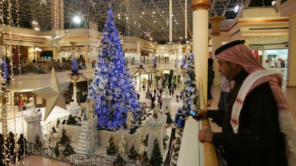Stay in town and do your last-minute Christmas shopping in Dubai. (KQHolidays)