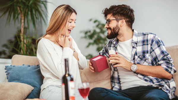 برج الجدي رومانسي، وله طلة بهية، وعيون براقة
 برج الجدي رومانسي، وله طلة بهية، وعيون براقة