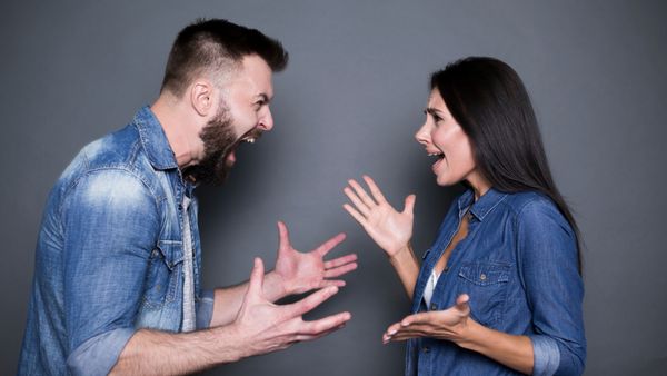 تصاب الزوجة بصدمة كبرى لمجرد معرفتها بزواج شريكها من امرأة أخرى

