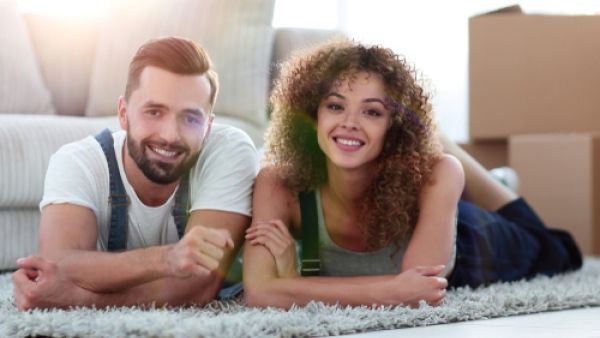 الممارسات اللطيفة بين الزوجين تعزز العلاقة الزوجية وتضخ دماء جديدة فيها