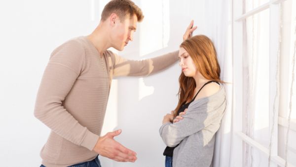 بعد الزواج يصبح الزوج مسؤولًا عن نفقات المنزل هذا يشكل عبئًا شديدًا عليه