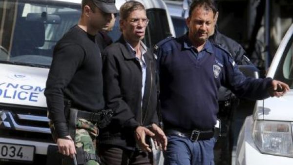 مصر تطلب من قبرص تسليمها خاطف الطائرة
