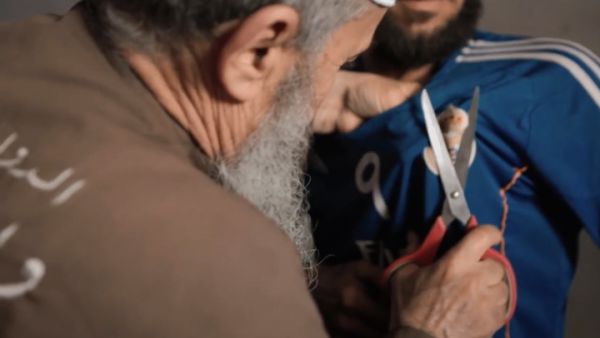 عناصر بتنظيم داعش في الموصل يقطعون شعار ريال مدريد