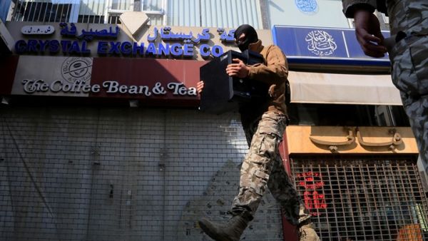 أوقف الأمن اللبناني شخصين خلال المداهمة 
