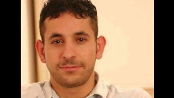 يقيم البزم مع عائلته في السويد منذ 10 أعوام 