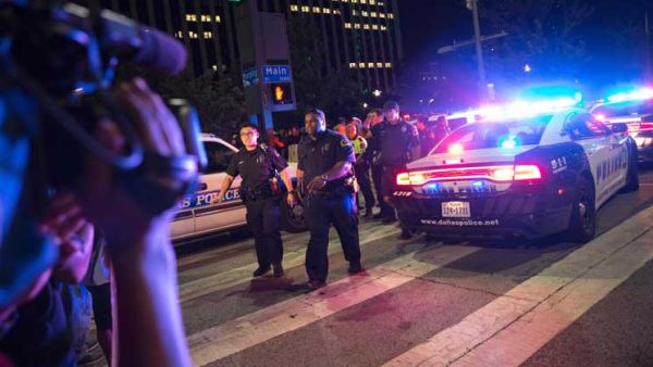 مطلق النار في دالاس كان يريد قتل رجال شرطة بيض
