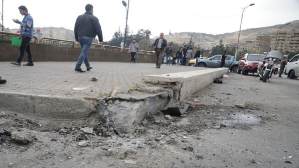 قذائف تستهدف دمشق واشتباكات في ريفها
