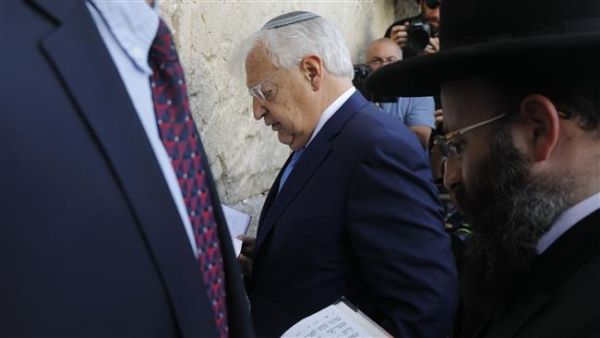 US ambassador to Israel David Friedman (C) and Rabbi Shmuel Rabinovitch (R) pray at the Western Wall in the old city of Jerusalem al-Quds on May 15, 2017. (AFP)