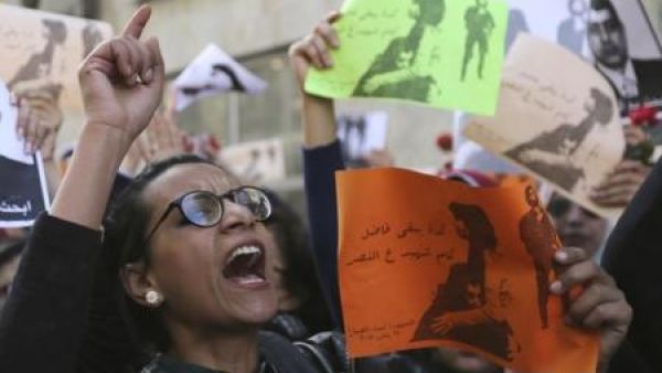 ناشطون اثناء احتجاج في القاهرة
