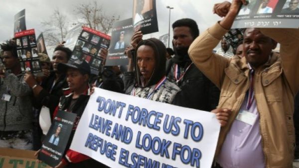 African asylum seekers, mostly from Eritrea, protest Israel's deportation policy in front of the Supreme Court in Jerusalem (AFP/File Photo)	