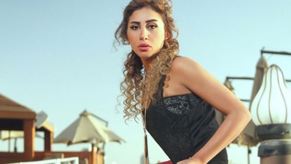 الفنانة دينا الشربيني