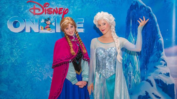 Royal Sisters, Anna and Elsa from Disney’s Frozen come to Dubai for the first time in Disney On Ice presents Princesses & Heroes. (Image: Four Communications)