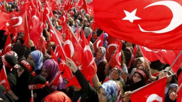 تجمع مؤيد لأردوغان تنديدا بـ”ارهاب” المتمردين الاكراد