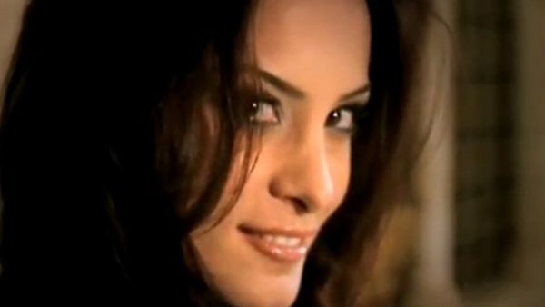 This Lebanese singer looked so different back in the day. (YouTube)