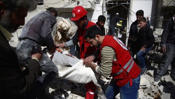 Members of the Syrian Arab Red Crescent and residents search through the rubble for bodies following an airstrike in the rebel-held city of Douma in Eastern Ghouta, on February 26, 2016. (AFP/Abd Doumany)
