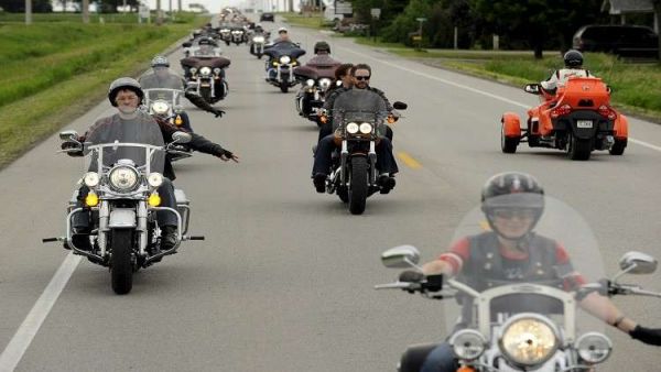 درّاج أمريكي مغامر يبحث عن ذراعه المقطوعة بمساعدة الشرطة
