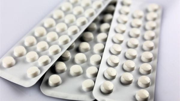 حبوب منع الدورة هي أقراص أتستخدمها النساء لتأخير قدوم الدورة الشهريّة 