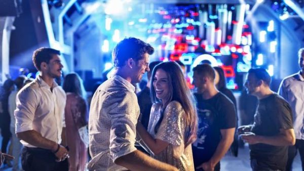 احتفالات مليئة بالمرح في كل أرجاء المدينة (Shutterstock)
