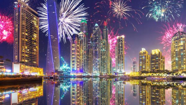 عروض ألعاب نارية بمناسبة اليوم الوطني ومباريات رياضية وغير ذلك الكثير  (Shutterstock)