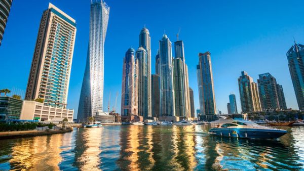 تشويق، وثقافة، وكوميديا وغيرها الكثير في دبي (Shutterstock)