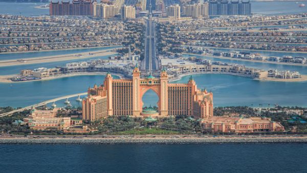 استمتعوا بالعروض الترفيهية المتنوعة (Shutterstock)