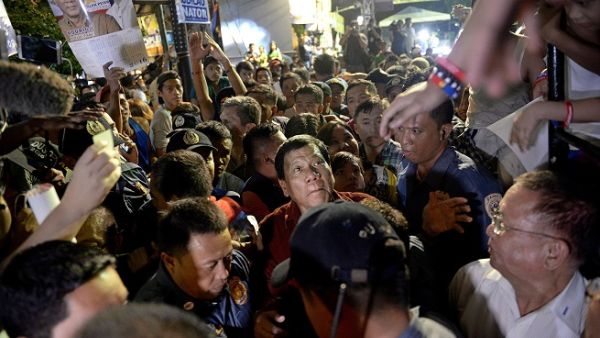 Philippine's President Rodrigo Duterte asked the 600,000 Filipinos working in Kuwait to pack and leave. Here's why. (AFP)