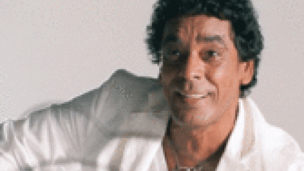 مسلسل محمد منير (المغني) بدلا من (المغني ضمير وطن) 