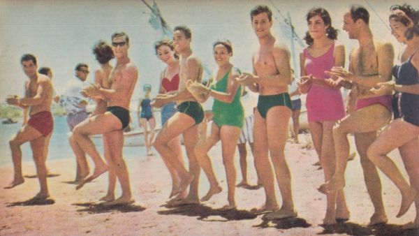 Women and men embrace the summer heat at a beach in 1964. (Image: Egyptian Streets)